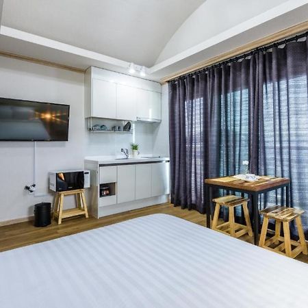 Romance Jeju Pension Exterior photo