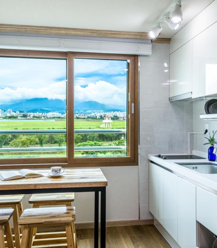 Romance Jeju Pension Exterior photo