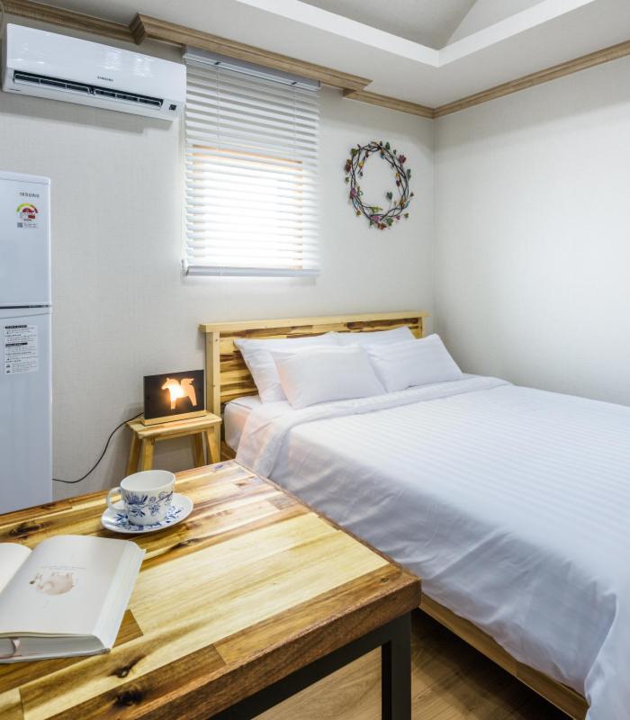 Romance Jeju Pension Exterior photo